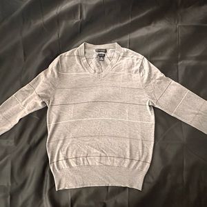 Gray Banana Republic v-neck pullover light sweater. Luxury Blend.